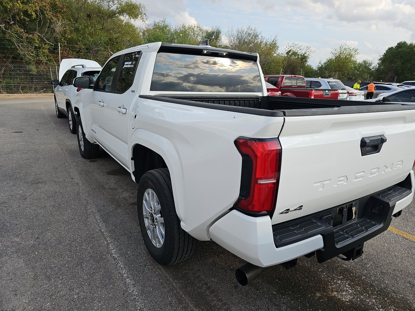 2024 Toyota Tacoma SR5 AWD