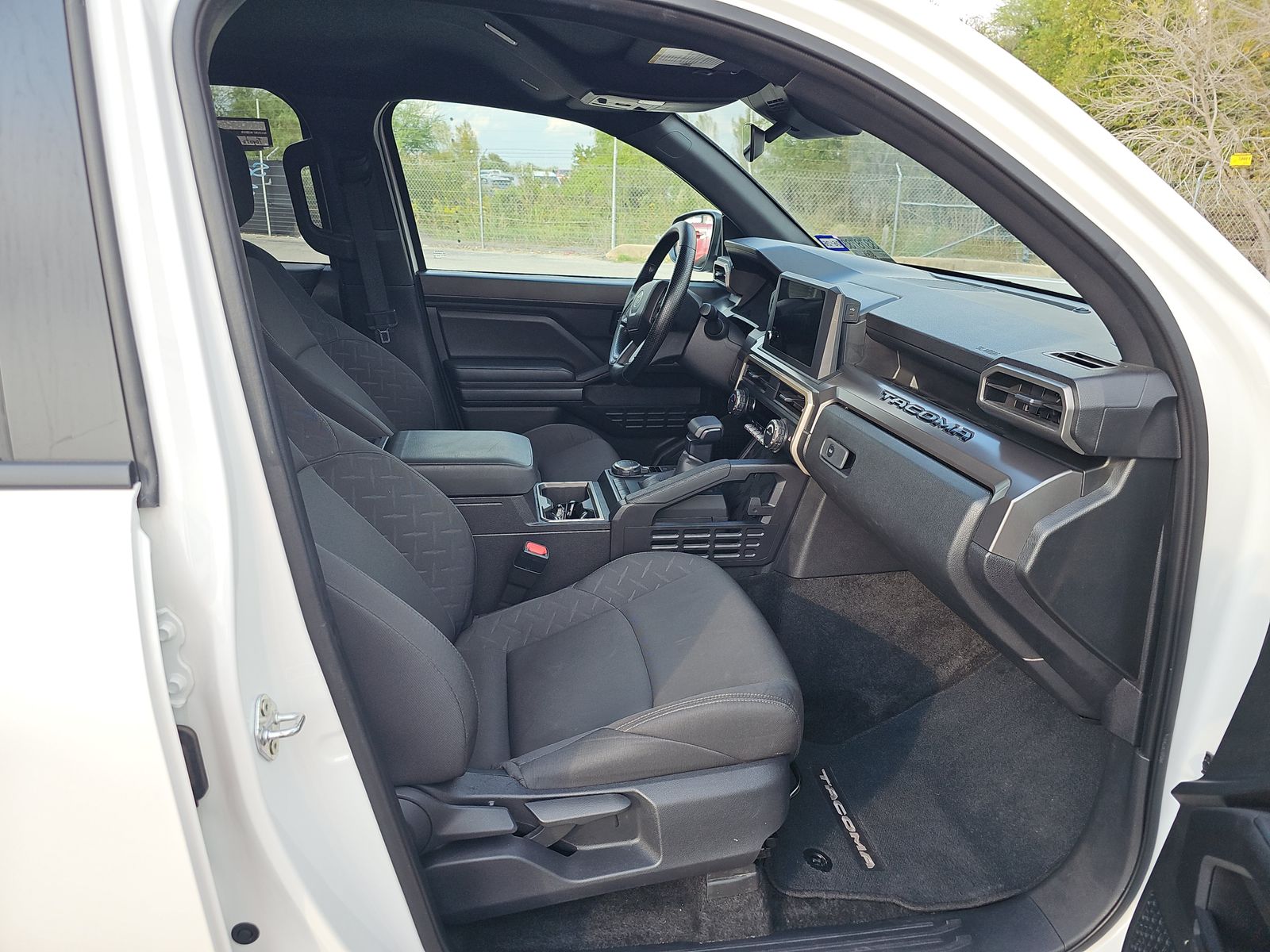 2024 Toyota Tacoma SR5 AWD