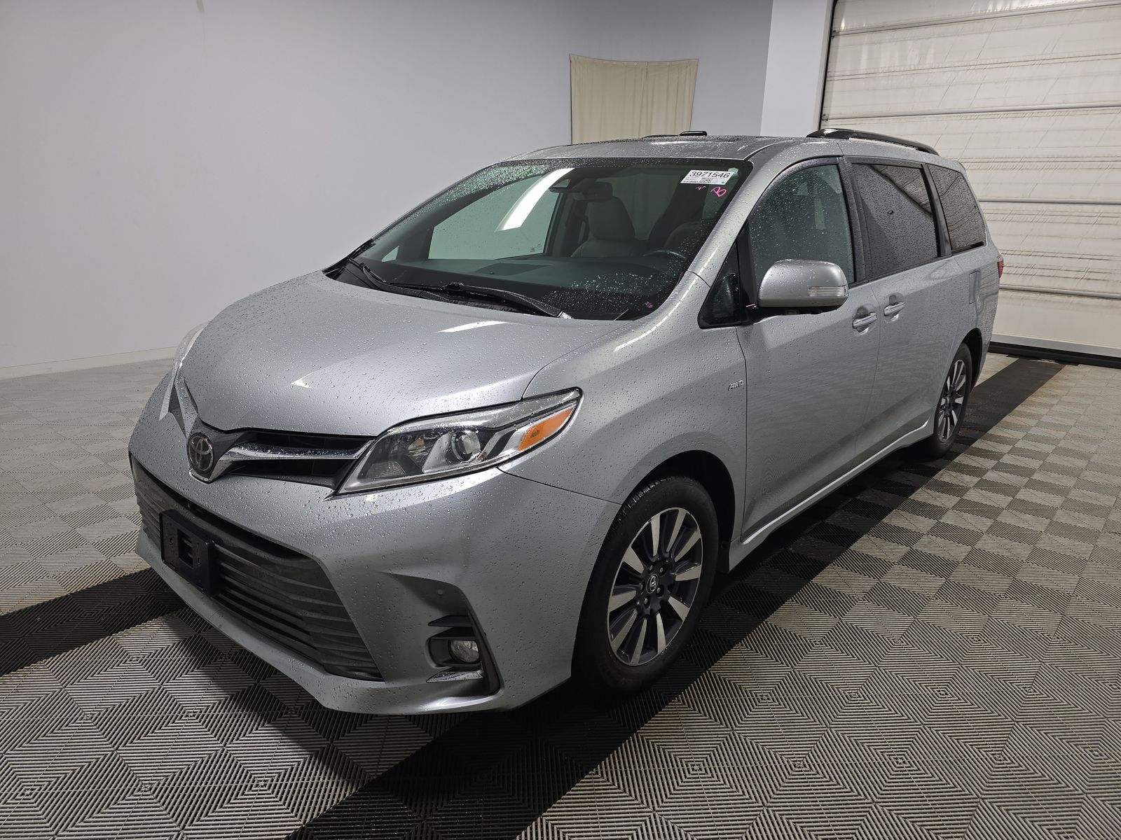 2020 Toyota Sienna Limited's photo