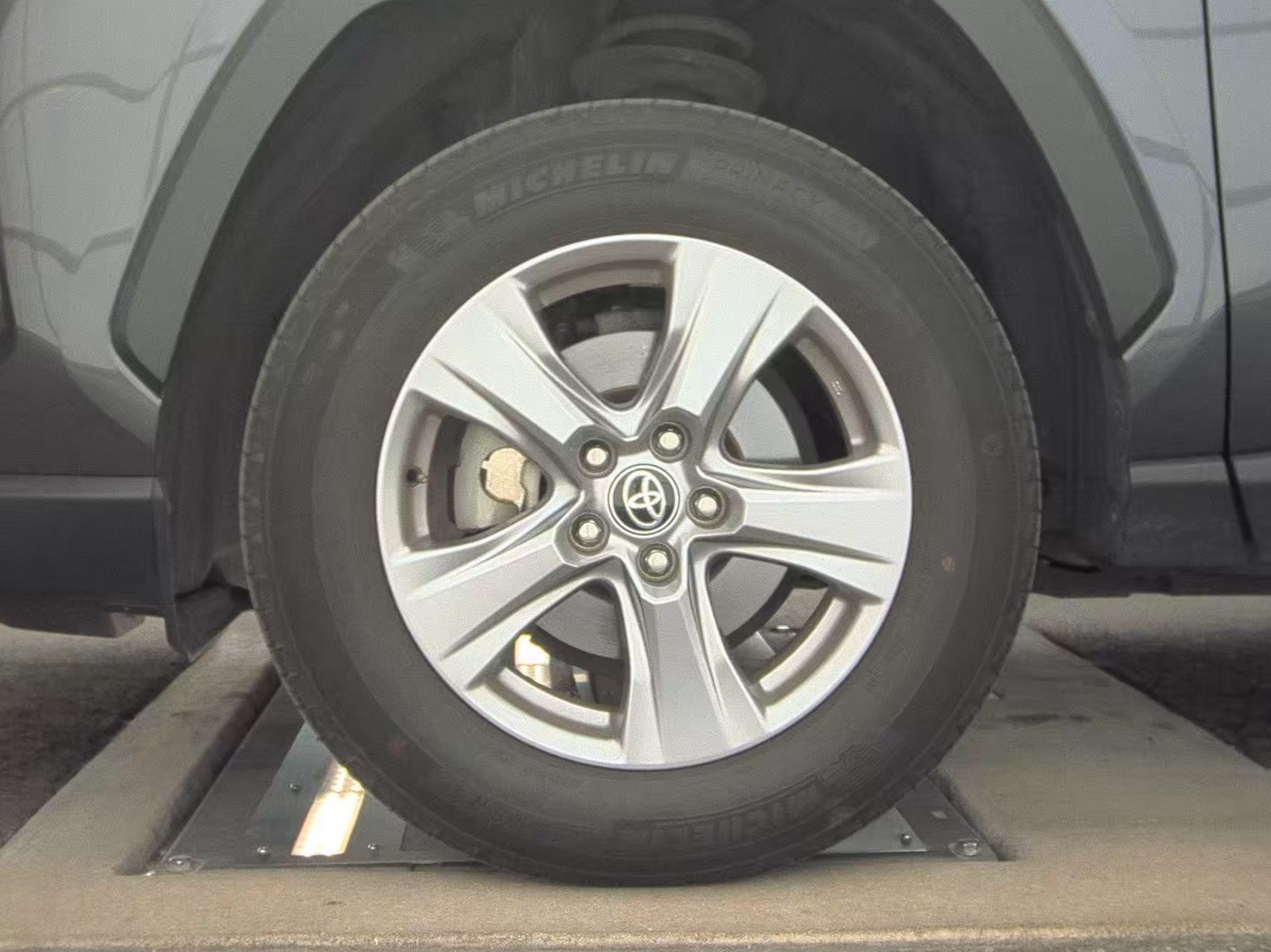 2023 Toyota RAV4 XLE FWD