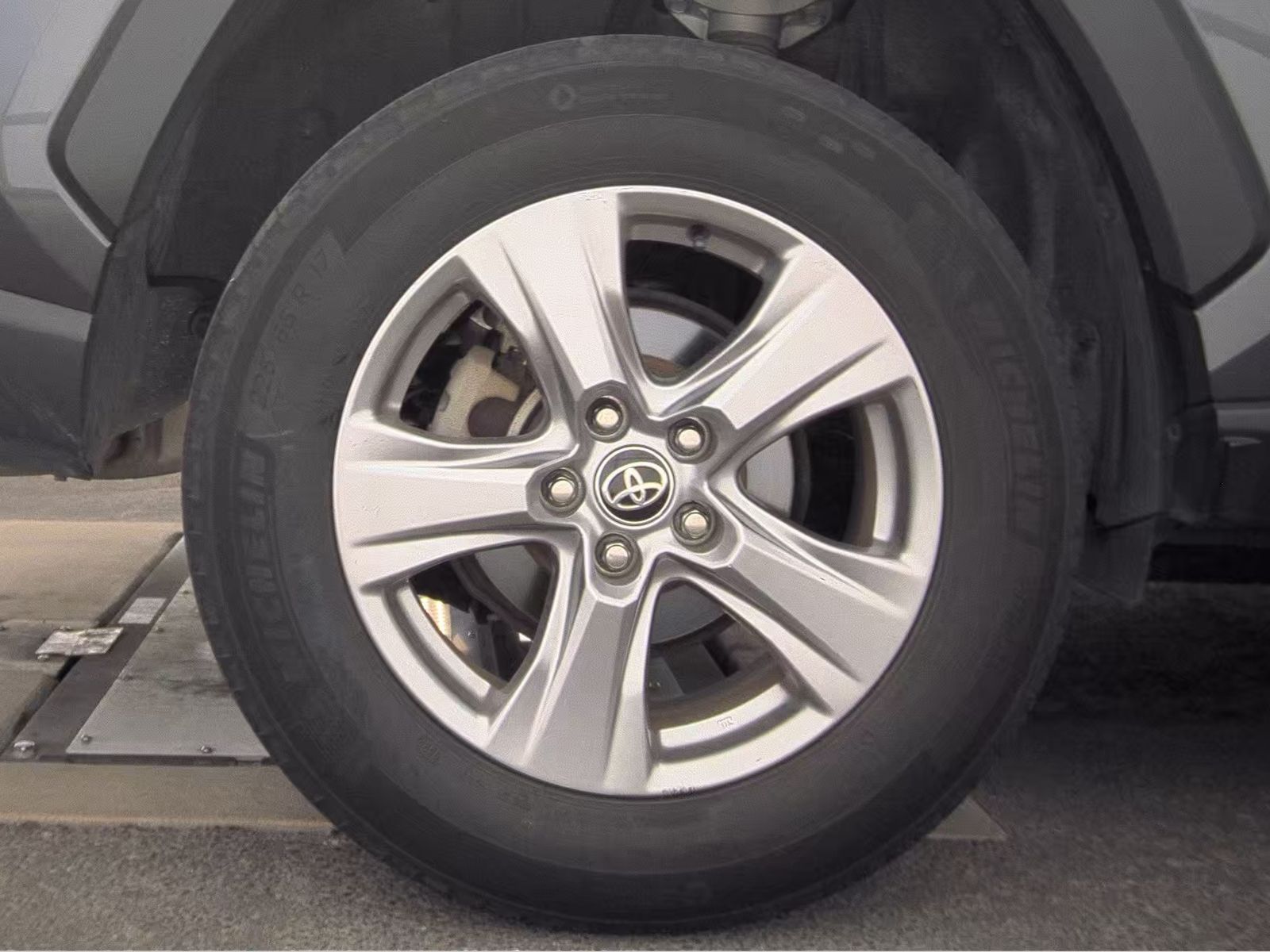 2023 Toyota RAV4 XLE FWD