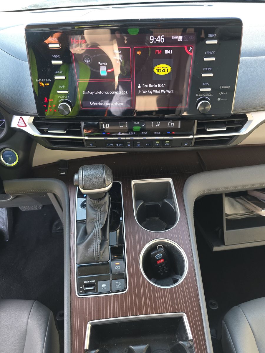 2023 Toyota Sienna XLE FWD