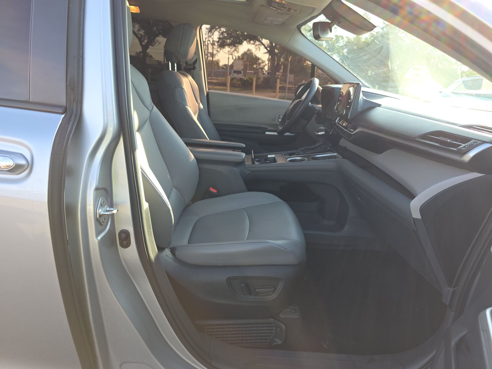 2023 Toyota Sienna XLE FWD