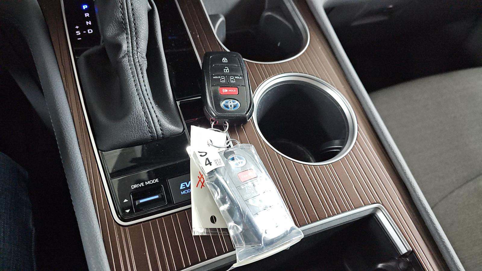 2024 Toyota Sienna LE AWD