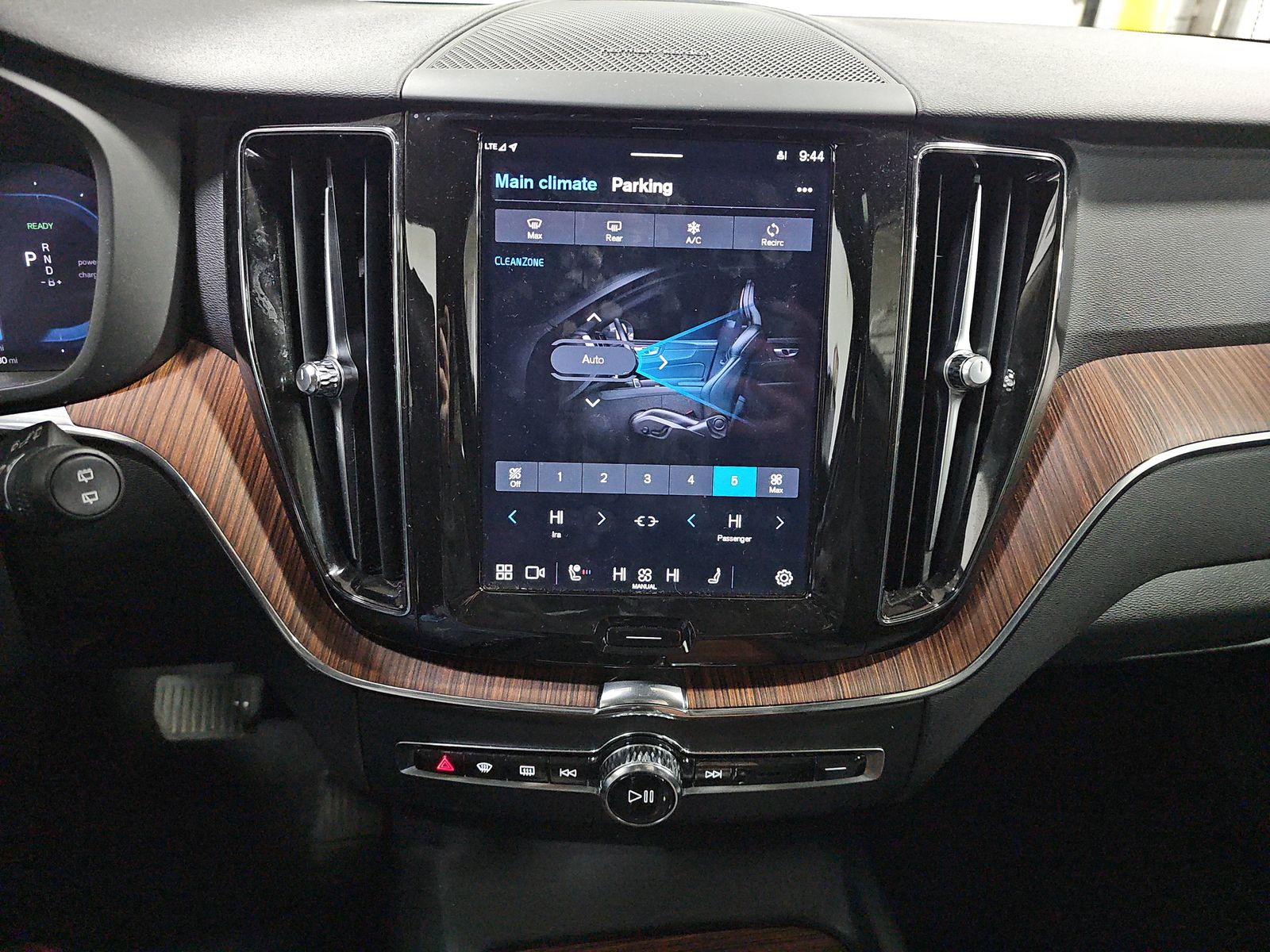 2024 Volvo XC60 Recharge T8 Plus AWD