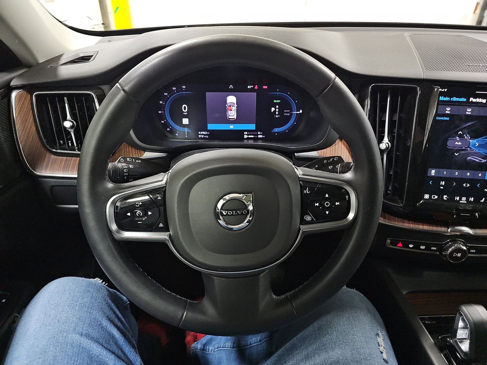 2024 Volvo XC60 Recharge T8 Plus AWD