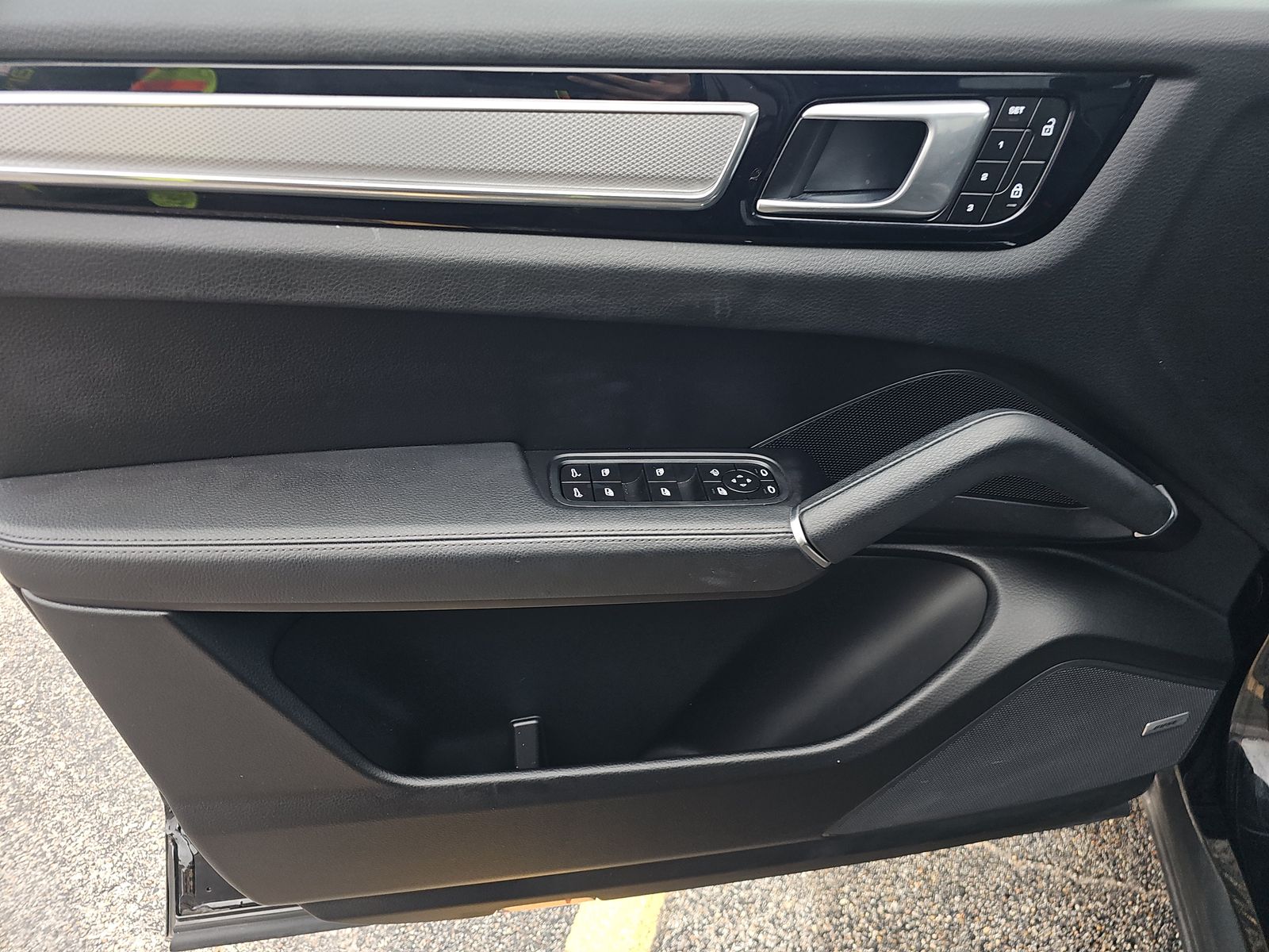 2023 Porsche Cayenne Platinum Edition AWD