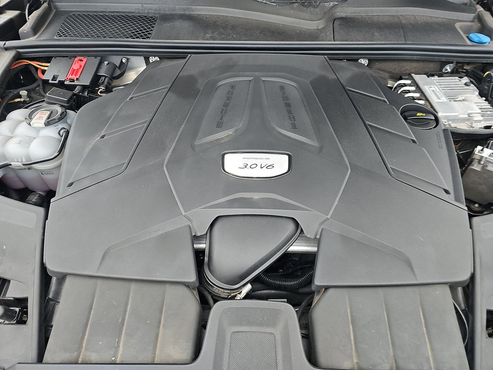 2023 Porsche Cayenne Platinum Edition AWD