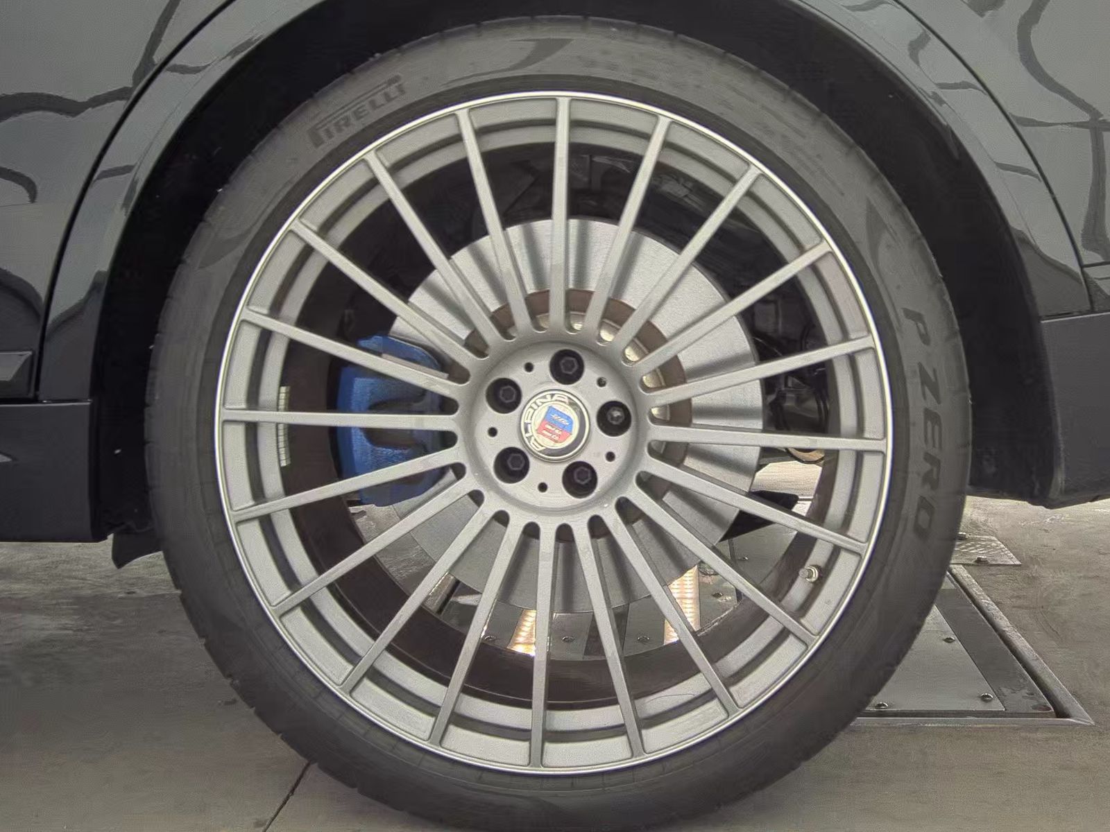 2023 BMW X7 ALPINA XB7 AWD