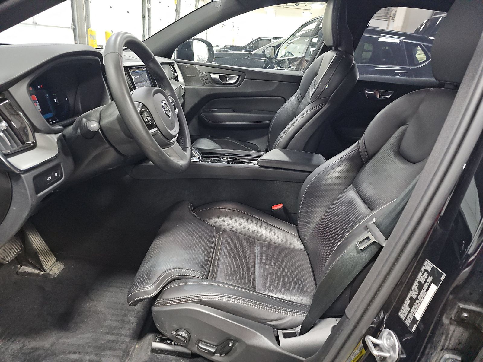 2024 Volvo XC60 Recharge T8 Ultimate Black Edition AWD