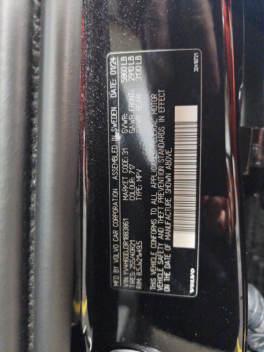 2024 Volvo XC60 Recharge T8 Ultimate Black Edition AWD