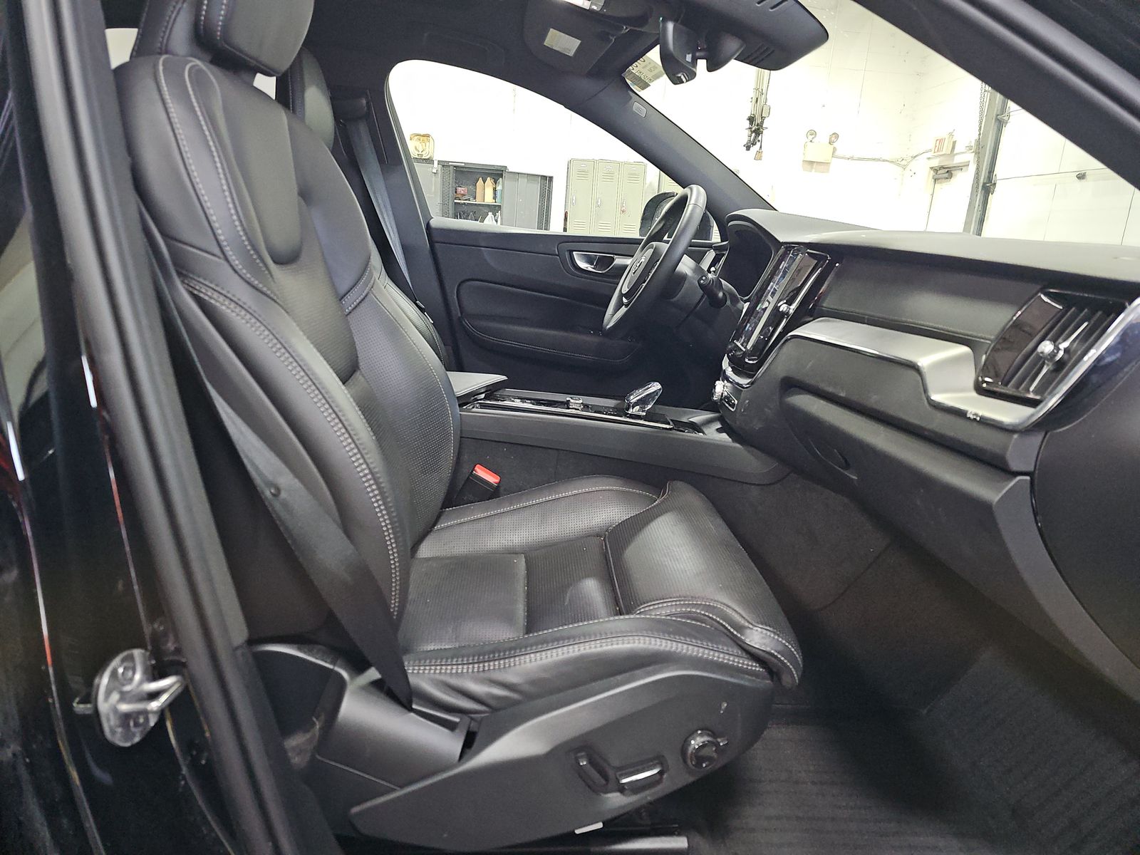 2024 Volvo XC60 Recharge T8 Ultimate Black Edition AWD