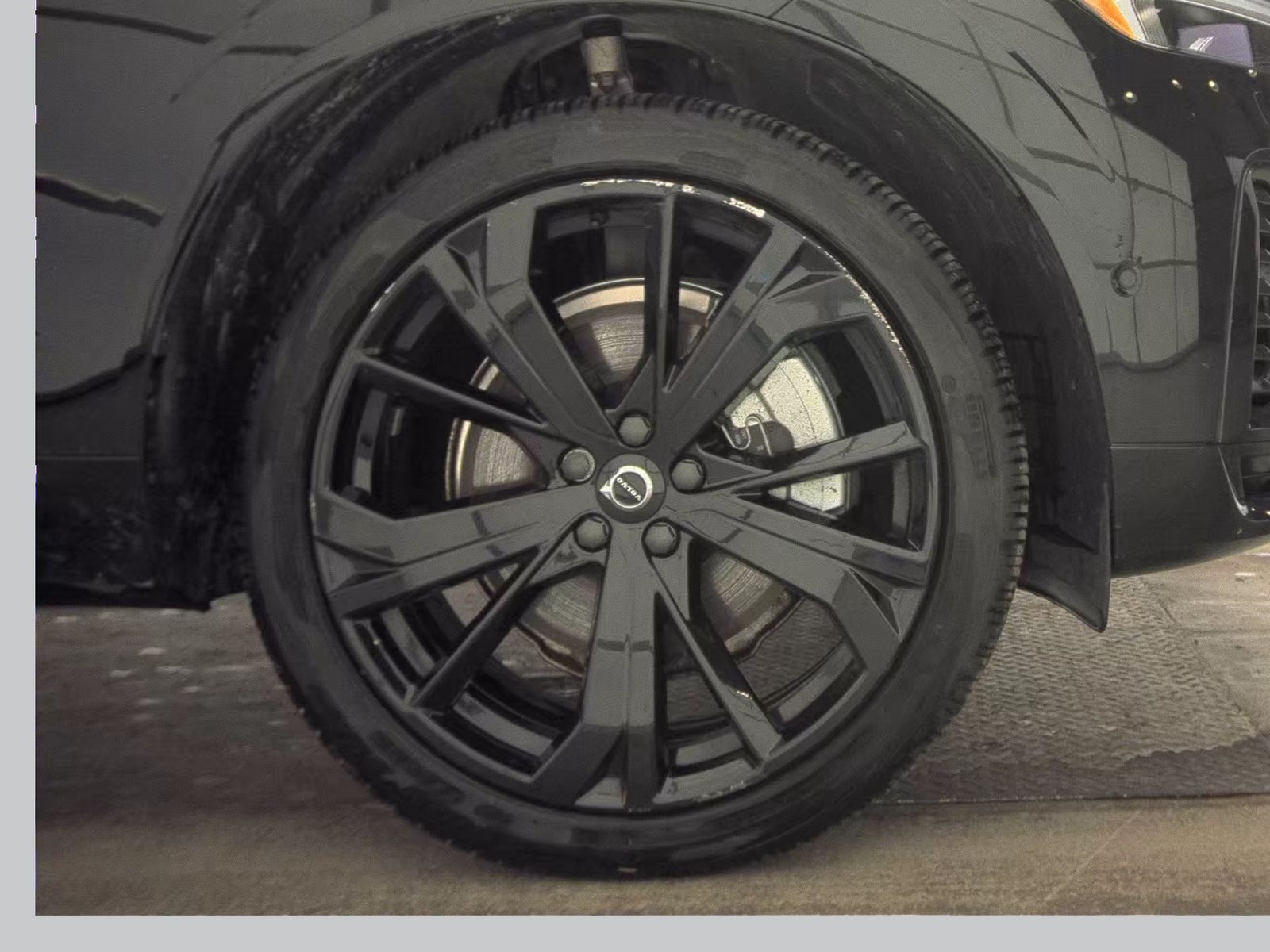 2024 Volvo XC60 Recharge T8 Ultimate Black Edition AWD