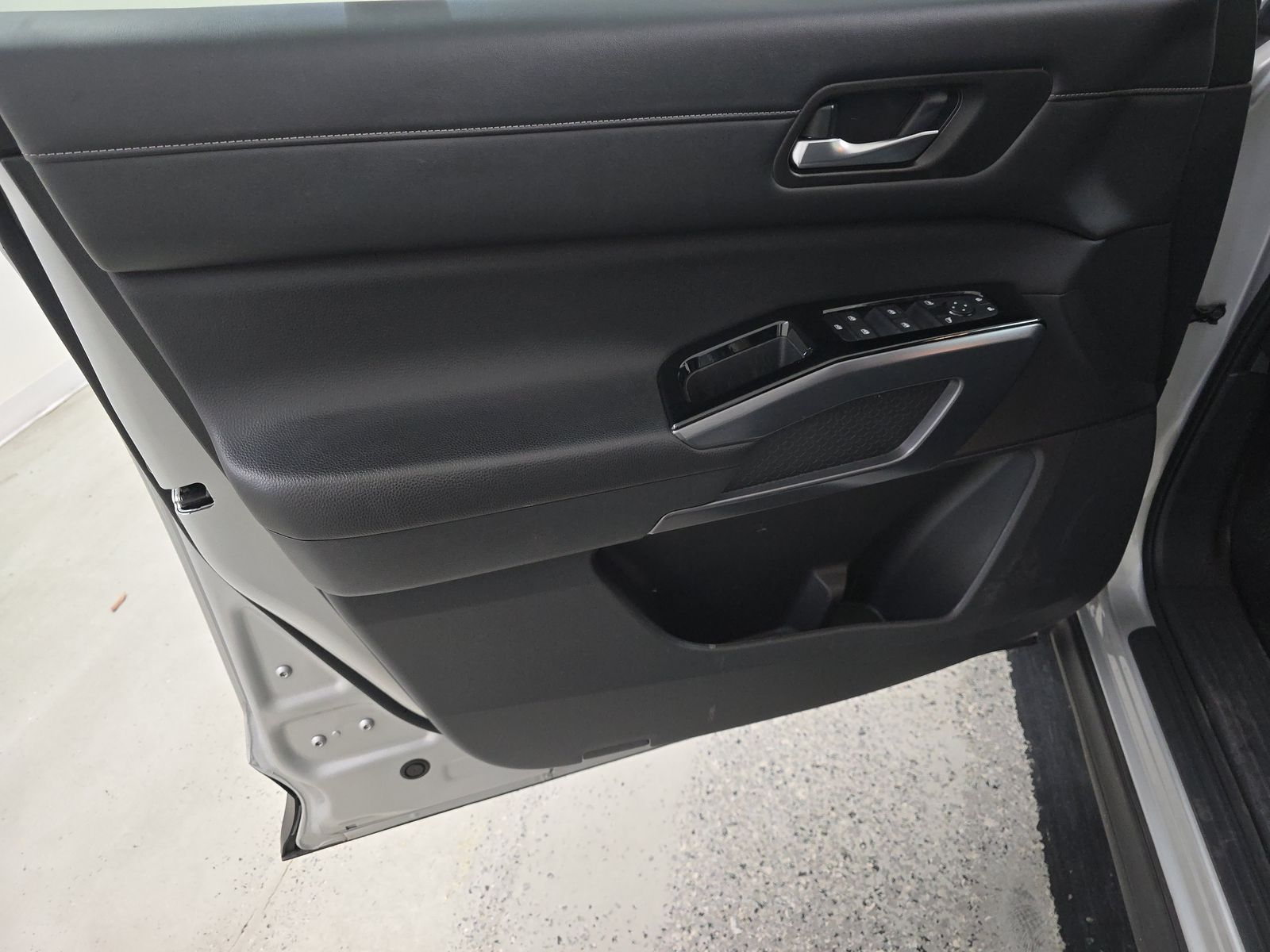 2024 Nissan Pathfinder SL FWD