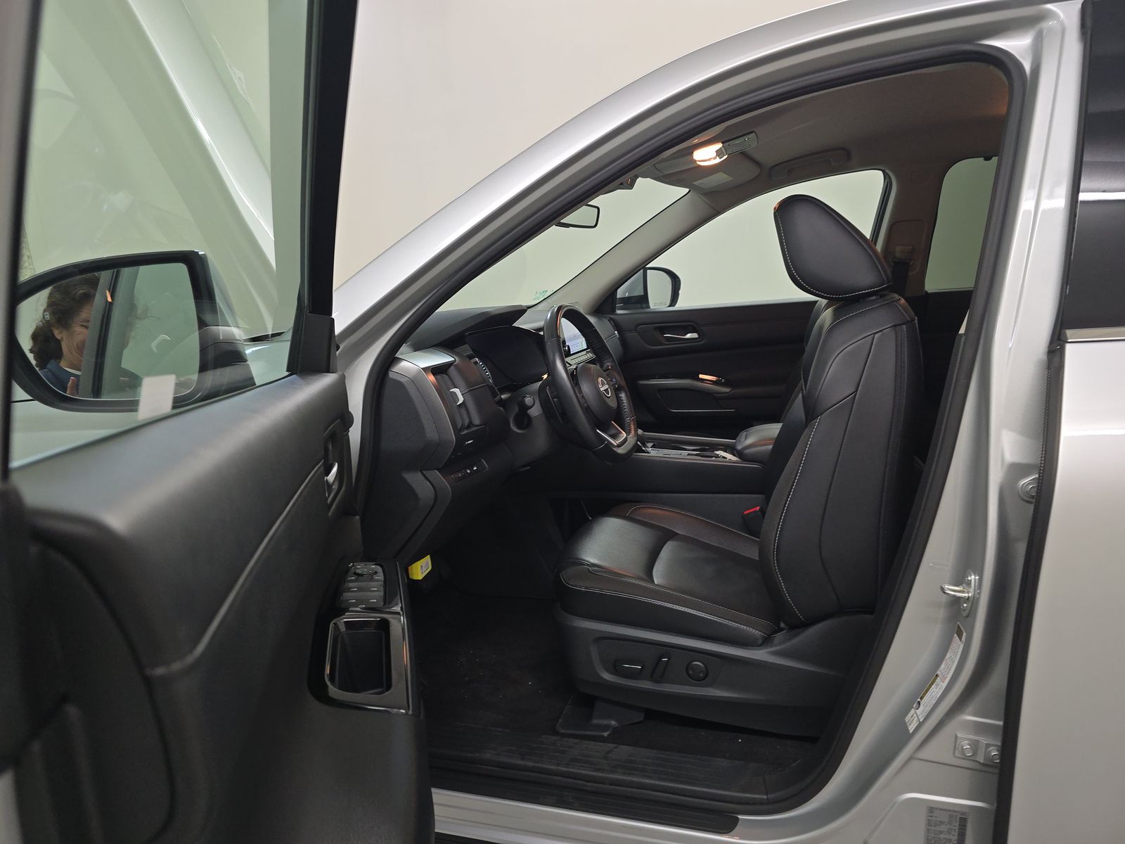 2024 Nissan Pathfinder SL FWD