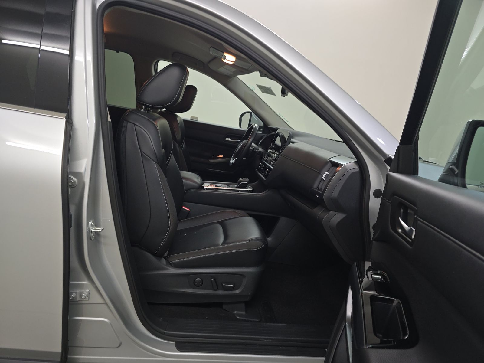 2024 Nissan Pathfinder SL FWD