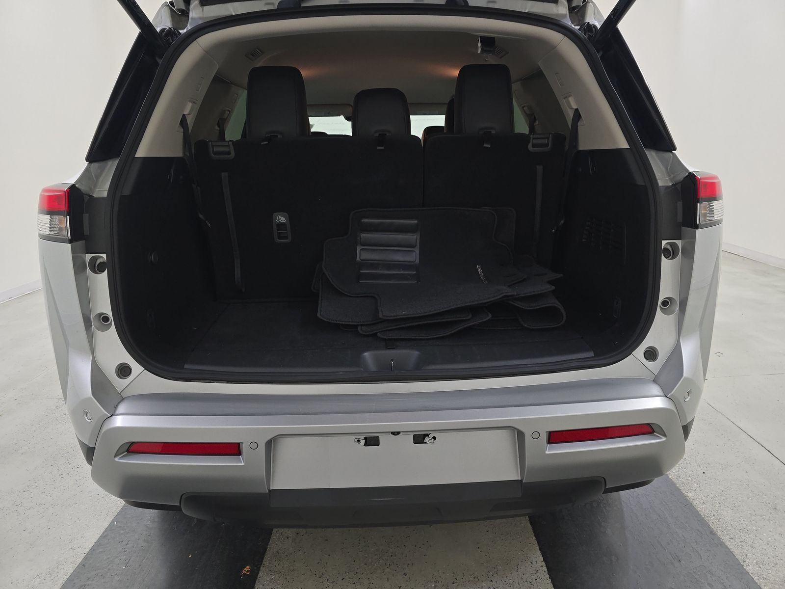 2024 Nissan Pathfinder SL FWD