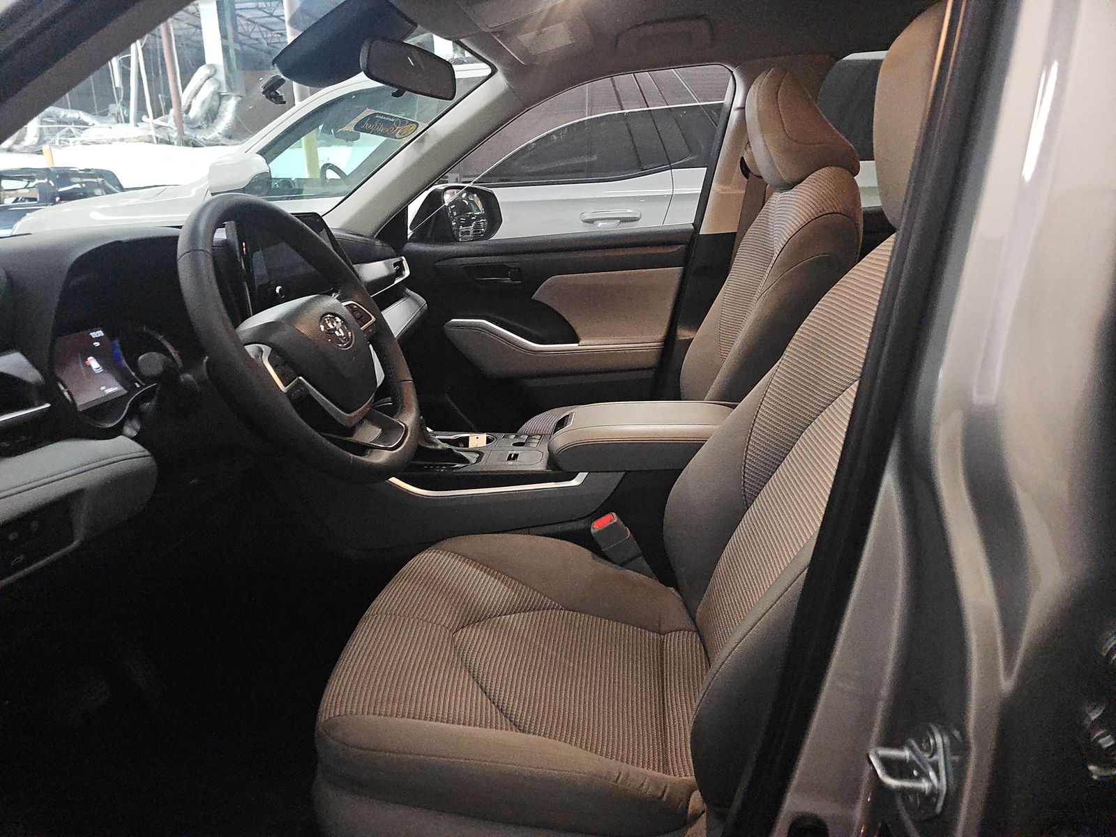 2024 Toyota Highlander LE FWD