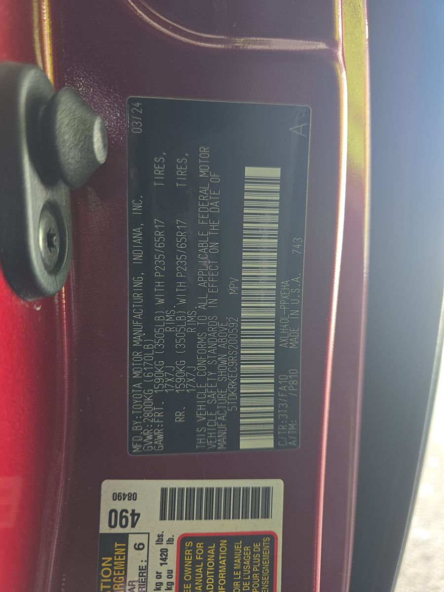 2024 Toyota Sienna LE FWD