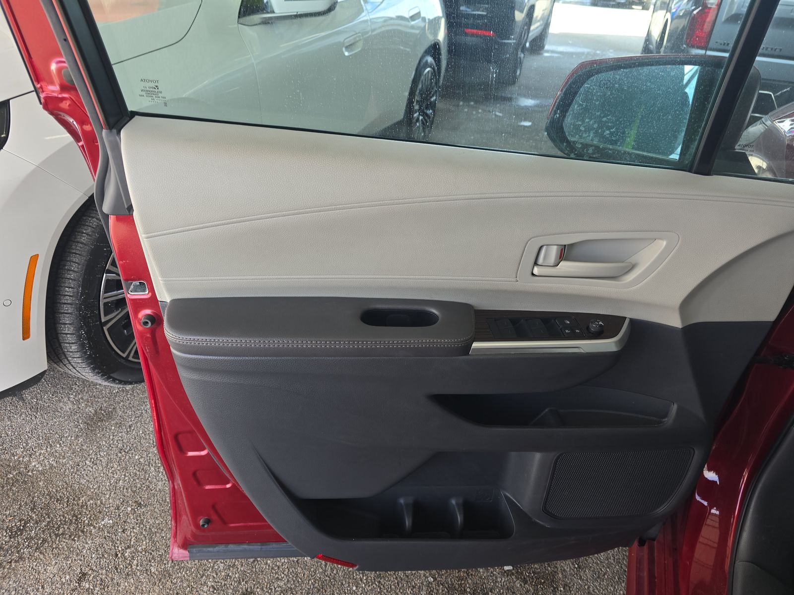 2024 Toyota Sienna LE FWD