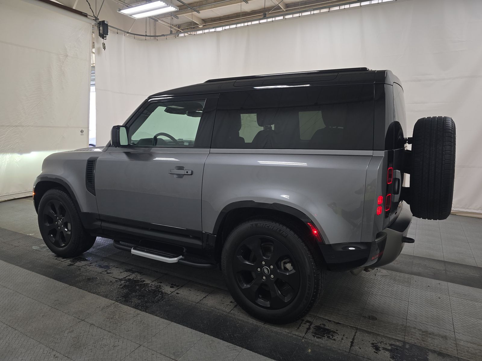 2023 Land Rover Defender 90 X-Dynamic SE AWD