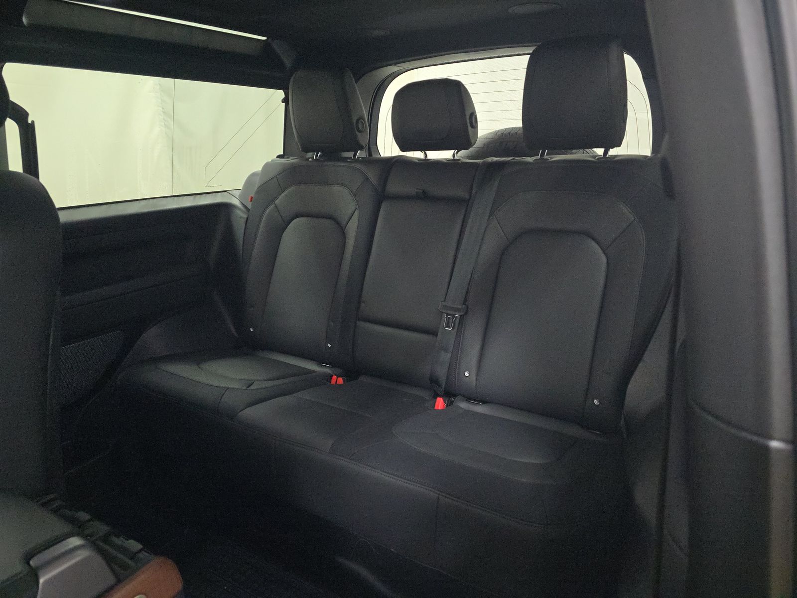 2023 Land Rover Defender 90 X-Dynamic SE AWD