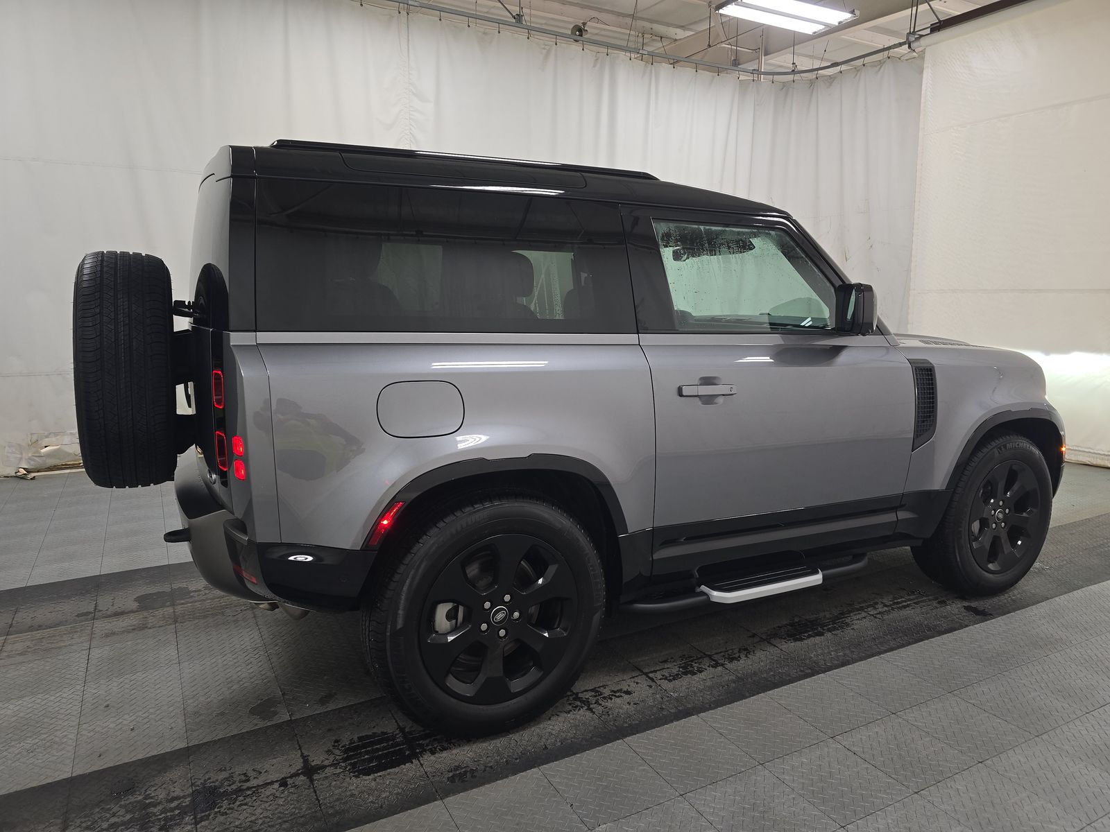 2023 Land Rover Defender 90 X-Dynamic SE AWD