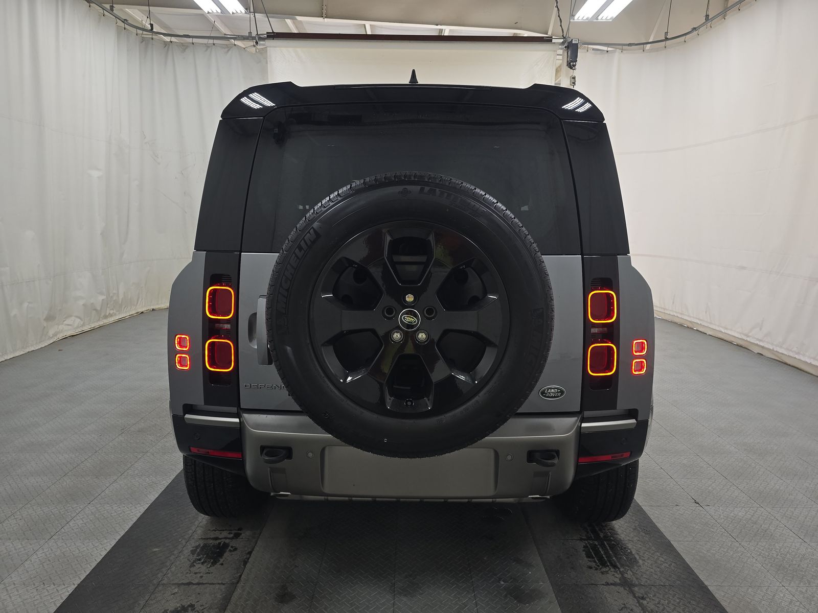 2023 Land Rover Defender 90 X-Dynamic SE AWD