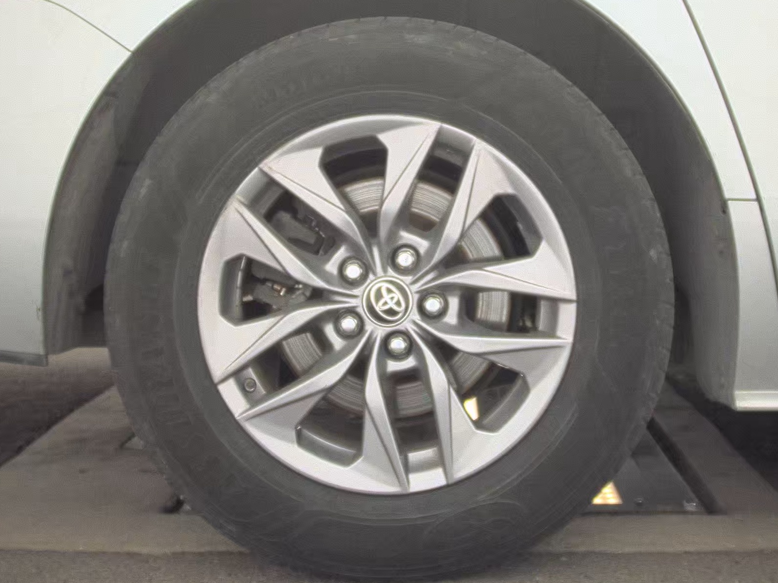 2023 Toyota Sienna XLE FWD