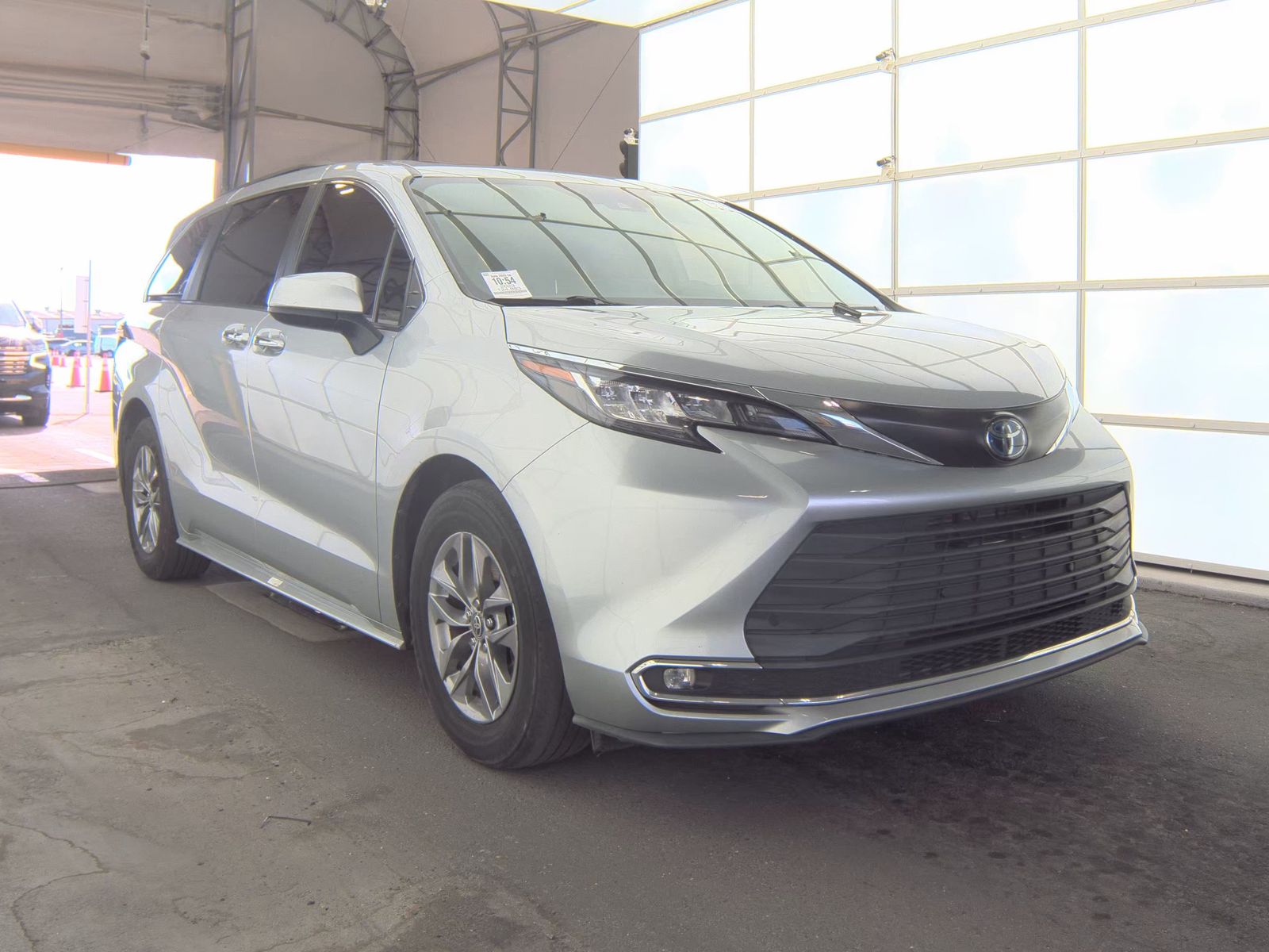 2023 Toyota Sienna XLE FWD