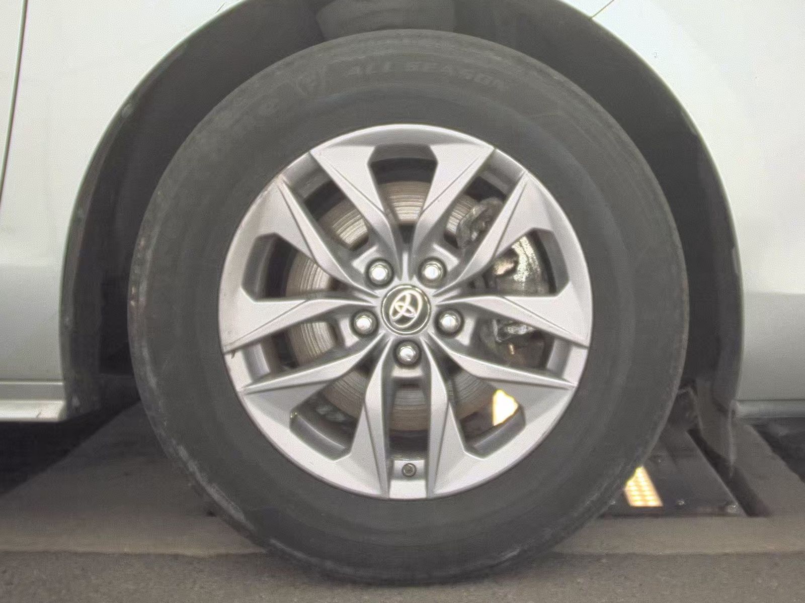 2023 Toyota Sienna XLE FWD