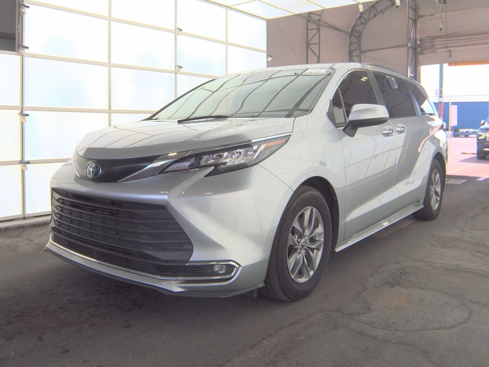 2023 Toyota Sienna XLE FWD
