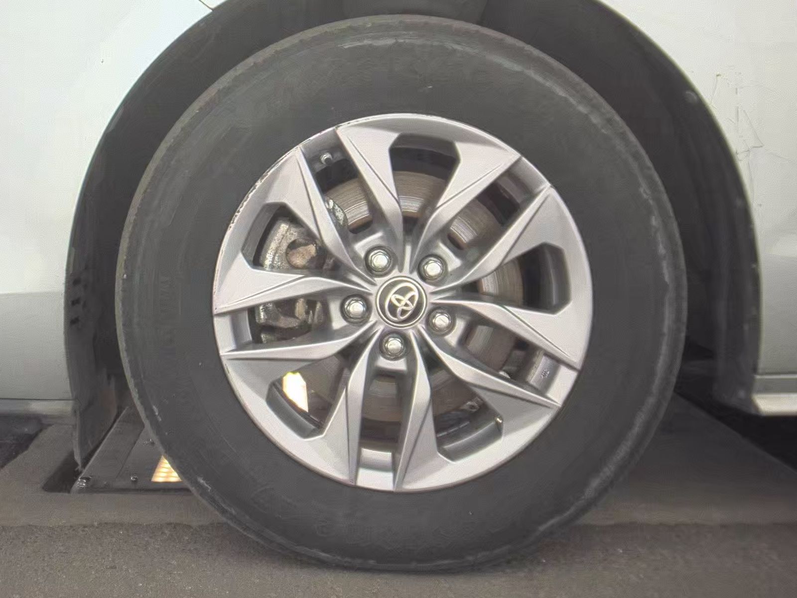 2023 Toyota Sienna XLE FWD