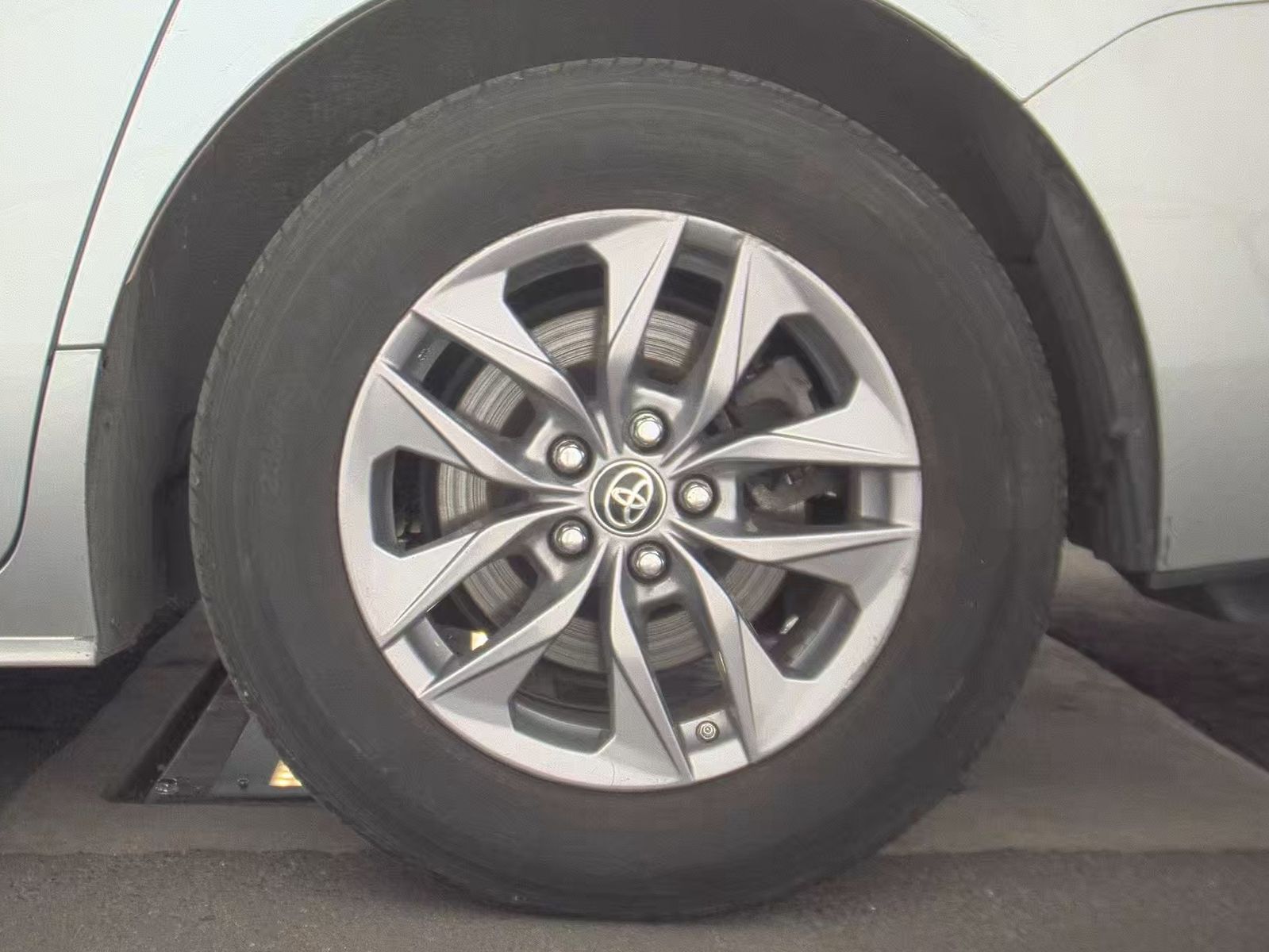 2023 Toyota Sienna XLE FWD