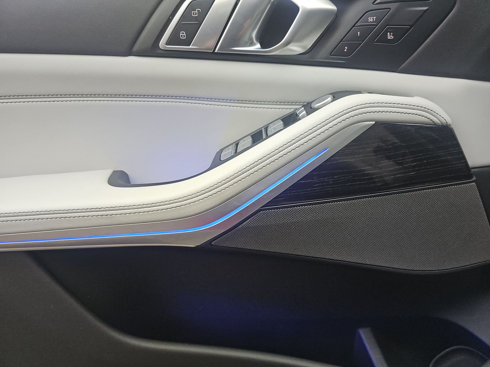 2023 BMW X7 xDrive40i AWD