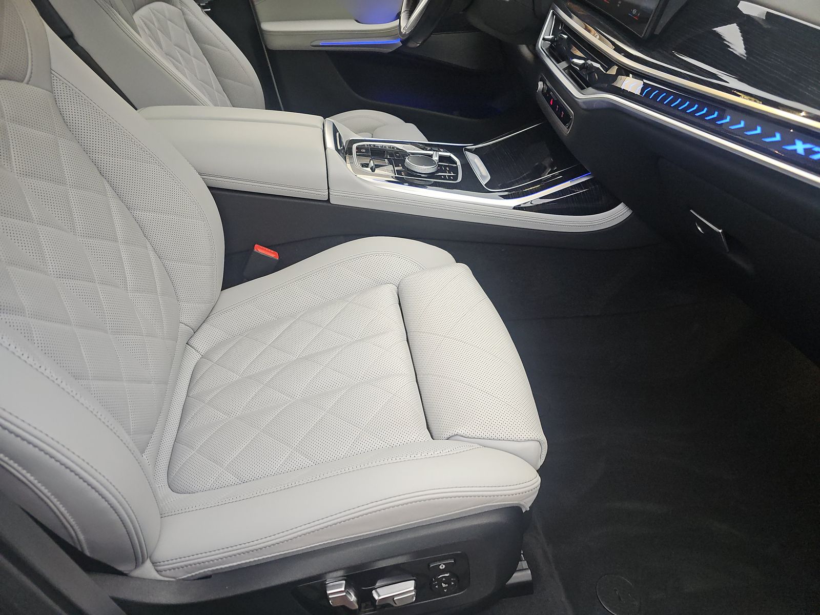 2023 BMW X7 xDrive40i AWD