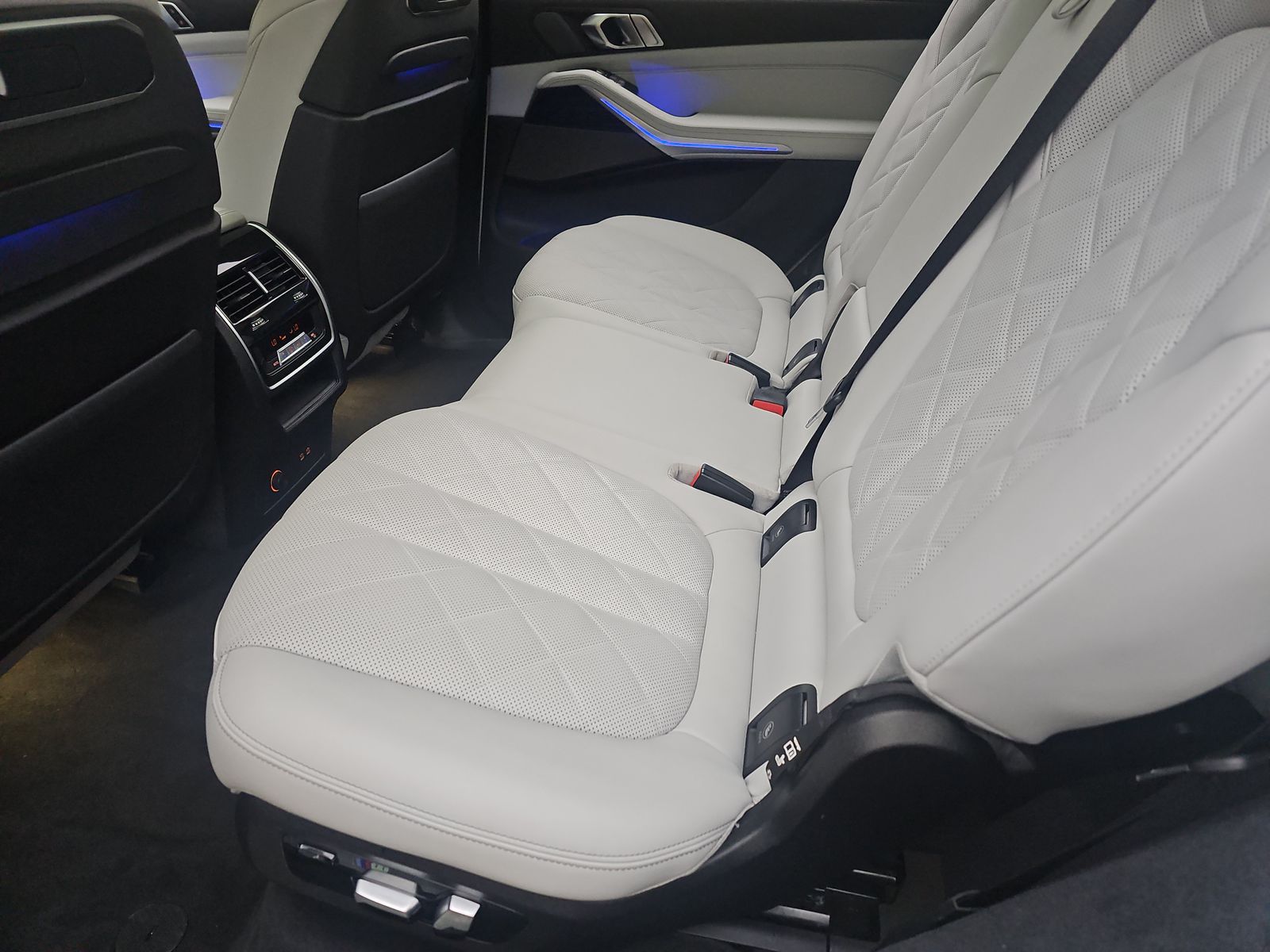 2023 BMW X7 xDrive40i AWD