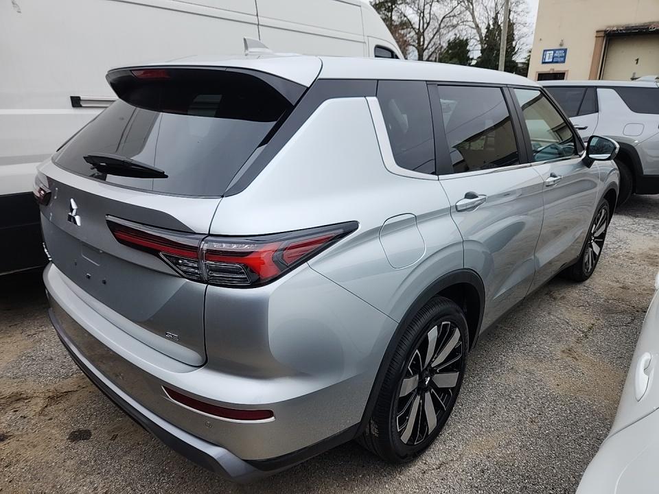 2025 Mitsubishi Outlander SE FWD