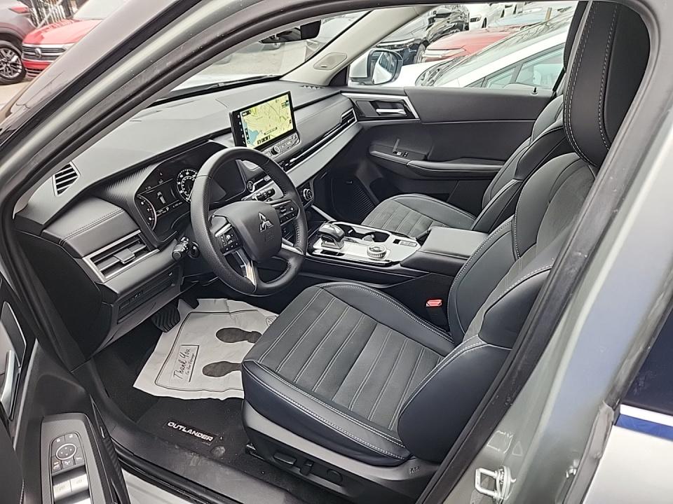2025 Mitsubishi Outlander SE FWD