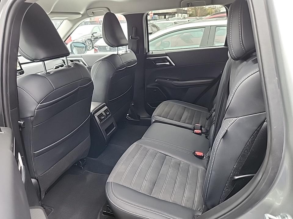 2025 Mitsubishi Outlander SE FWD