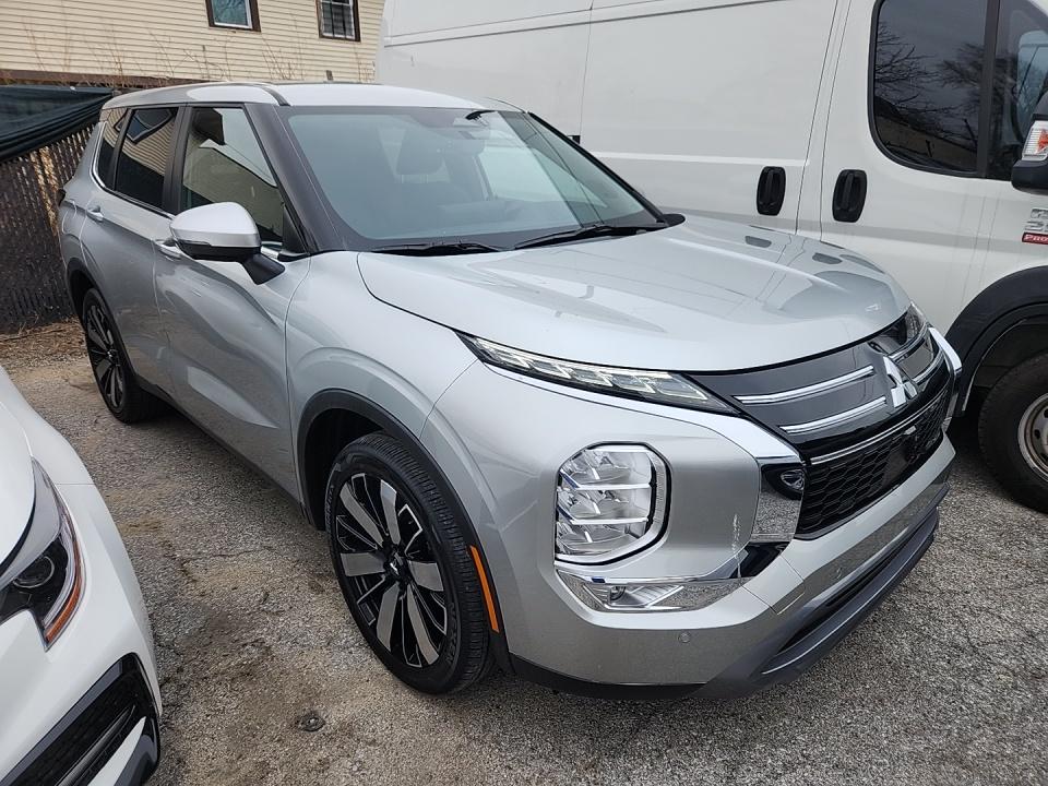 2025 Mitsubishi Outlander SE FWD