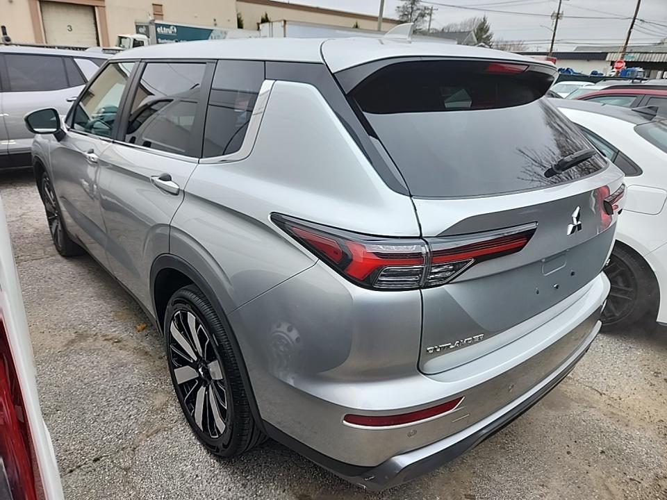 2025 Mitsubishi Outlander SE FWD