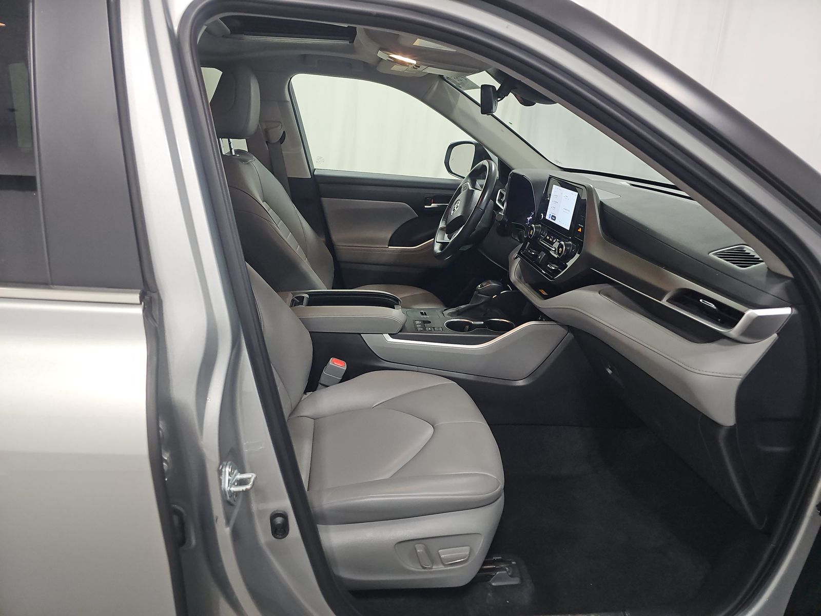 2024 Toyota Highlander XLE FWD