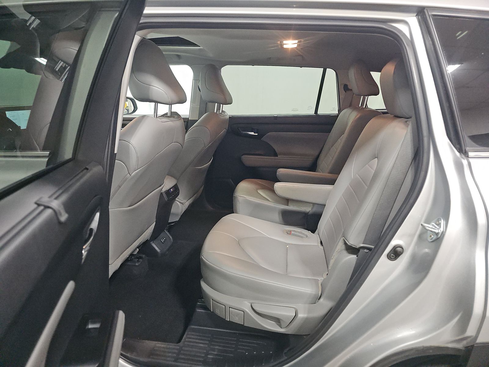 2024 Toyota Highlander XLE FWD