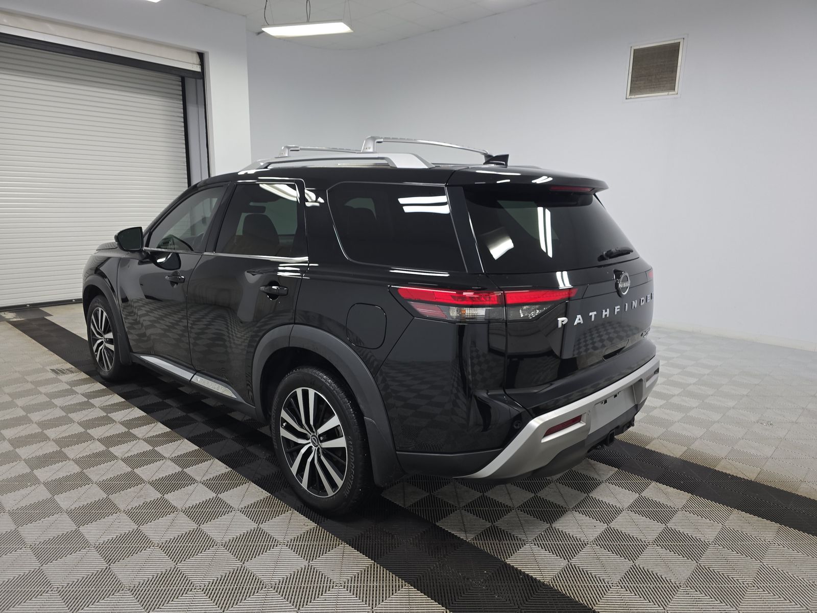 2023 Nissan Pathfinder Platinum AWD
