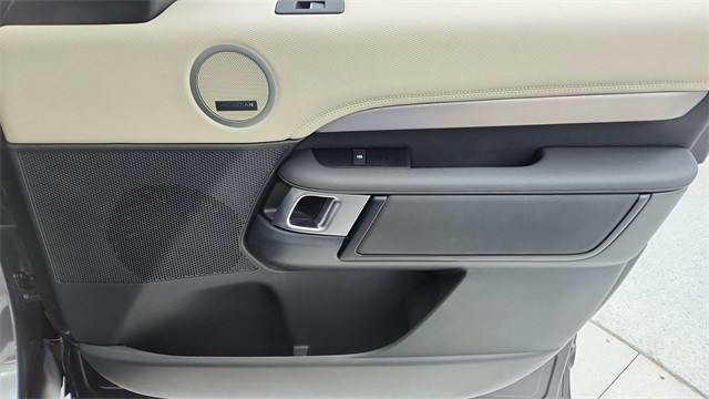 2024 Land Rover Discovery Dynamic SE AWD