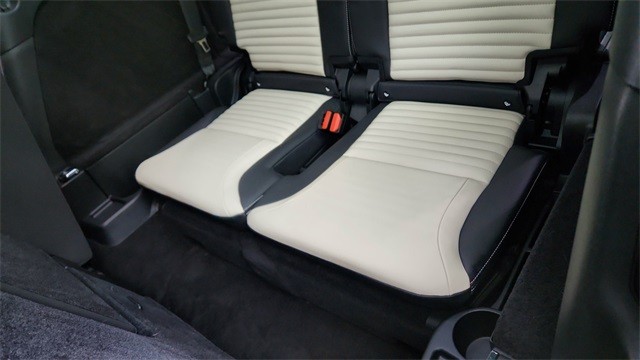 2024 Land Rover Discovery Dynamic SE AWD