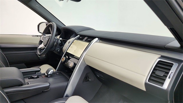 2024 Land Rover Discovery Dynamic SE AWD