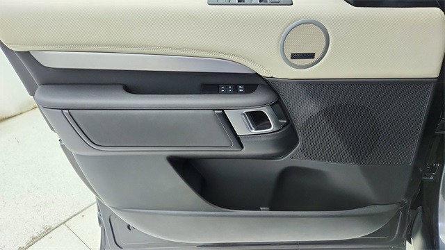 2024 Land Rover Discovery Dynamic SE AWD