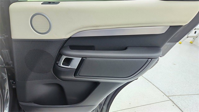 2024 Land Rover Discovery Dynamic SE AWD